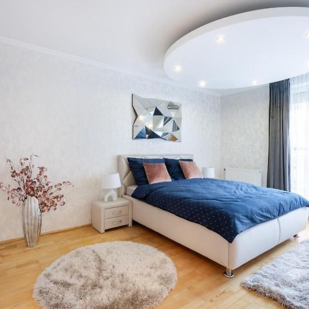 Beautiful Three Bedrooms Apartment With Free Parking Close To The Danube Coast บูดาเปสต์ ภายนอก รูปภาพ