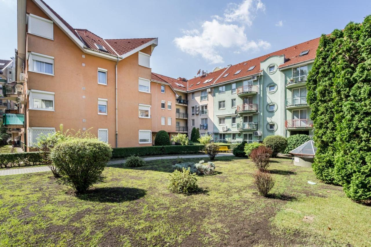 Beautiful Three Bedrooms Apartment With Free Parking Close To The Danube Coast บูดาเปสต์ ภายนอก รูปภาพ