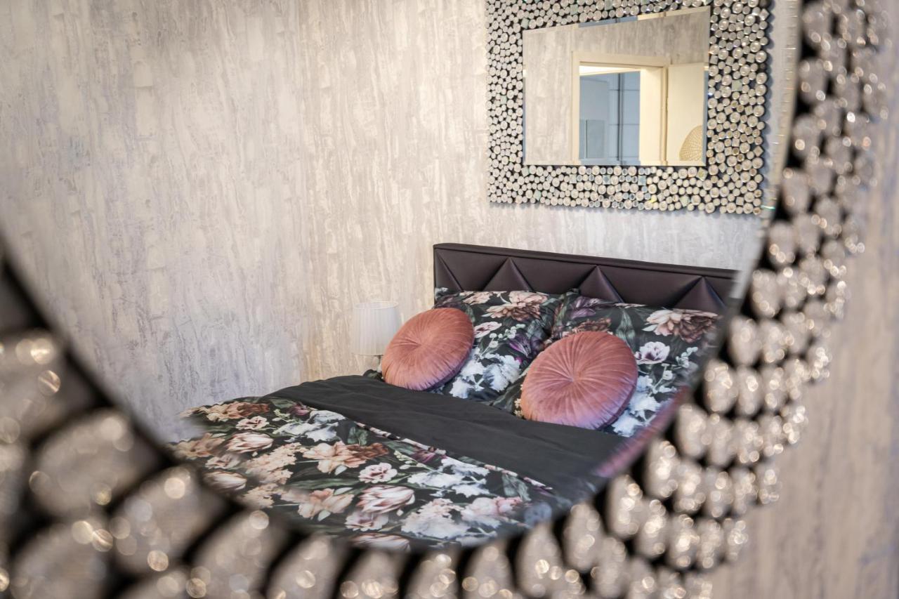 Beautiful Three Bedrooms Apartment With Free Parking Close To The Danube Coast บูดาเปสต์ ภายนอก รูปภาพ