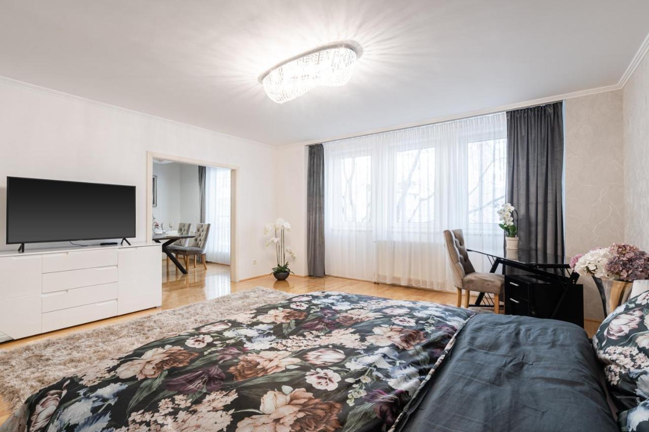 Beautiful Three Bedrooms Apartment With Free Parking Close To The Danube Coast บูดาเปสต์ ภายนอก รูปภาพ