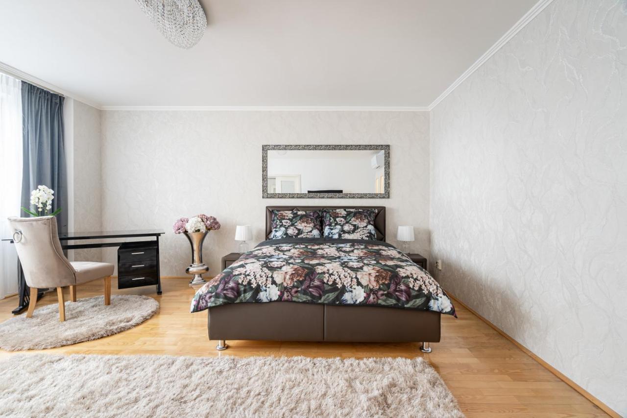 Beautiful Three Bedrooms Apartment With Free Parking Close To The Danube Coast บูดาเปสต์ ภายนอก รูปภาพ