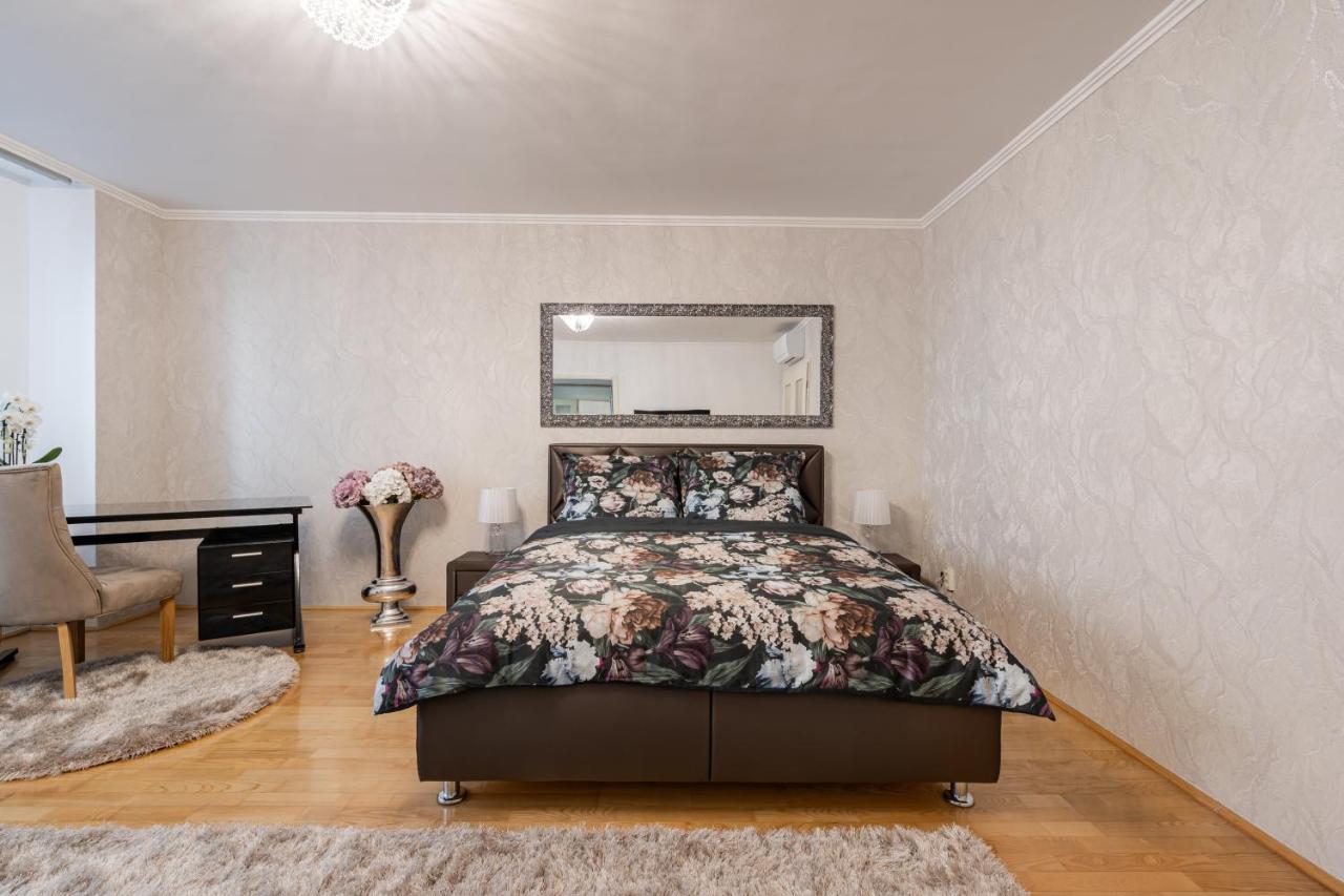 Beautiful Three Bedrooms Apartment With Free Parking Close To The Danube Coast บูดาเปสต์ ภายนอก รูปภาพ