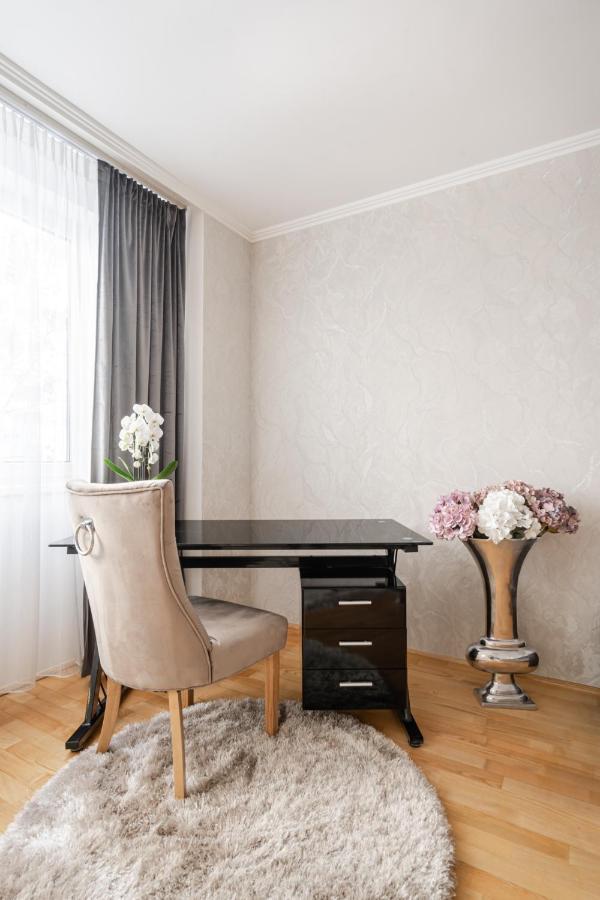 Beautiful Three Bedrooms Apartment With Free Parking Close To The Danube Coast บูดาเปสต์ ภายนอก รูปภาพ