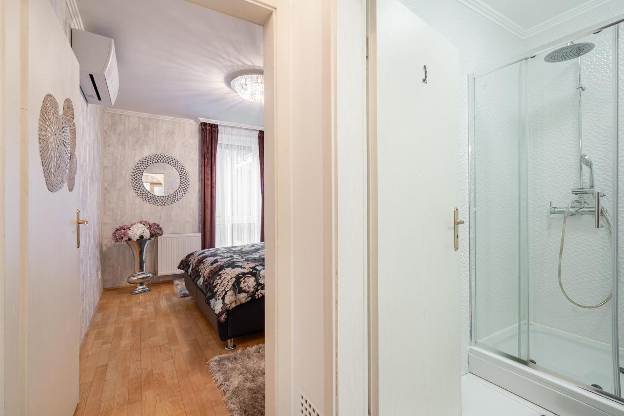 Beautiful Three Bedrooms Apartment With Free Parking Close To The Danube Coast บูดาเปสต์ ภายนอก รูปภาพ
